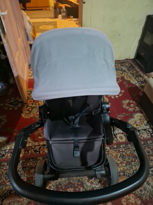 Vand carucior in stare buna