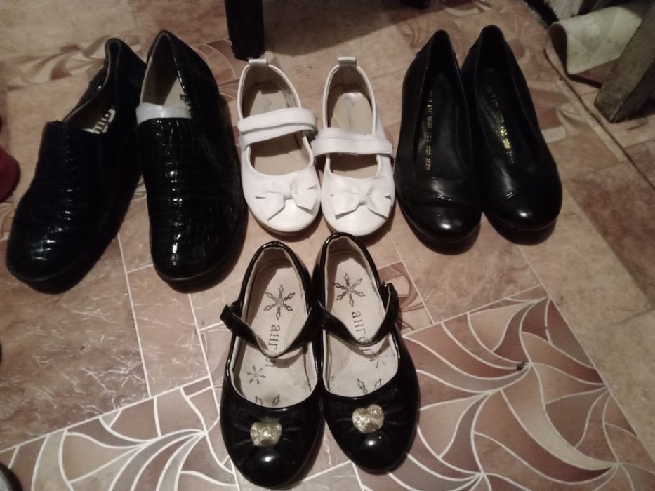 Продам детскую обувь 1000