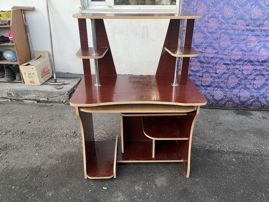 Продам компьютерный стол