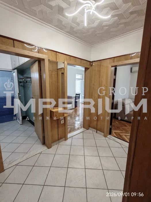 Огромен тристаен апартамент - Зимно кино Тракия, гр.Варна