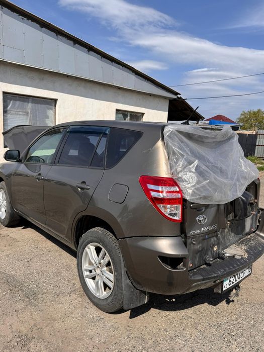 Toyota rav 4 2010 год
