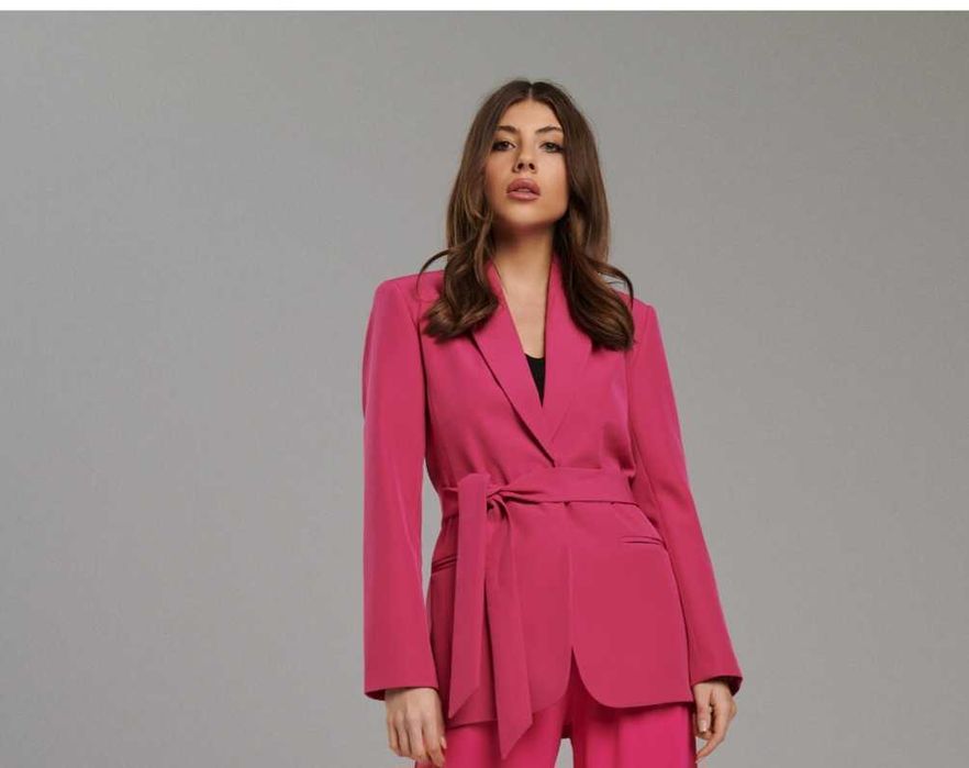 Дамски блейзър с колан