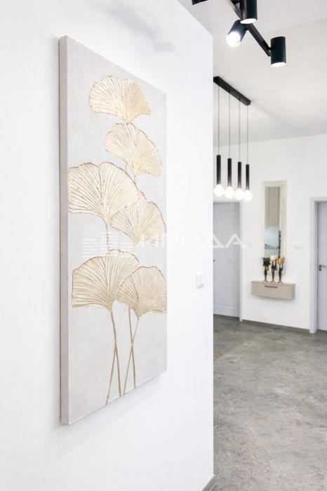 Ремонтиран тристаен апартамент до пл. Руски паметник