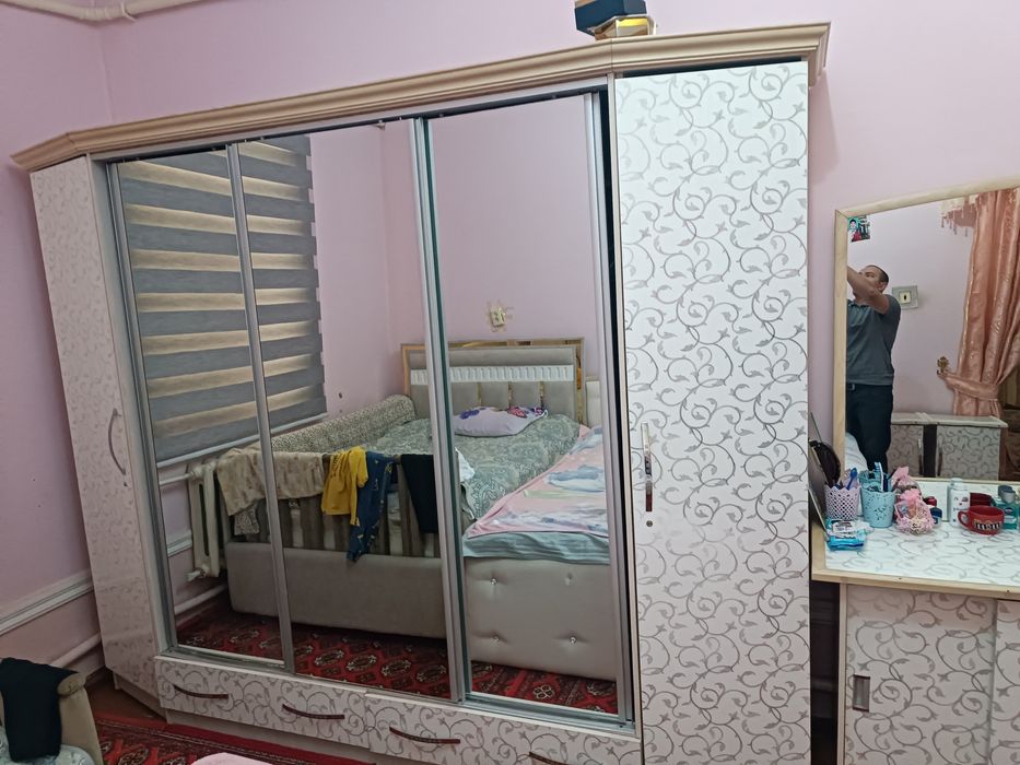 Shkaf, Tryumo, xolati juda ajoyib narxini kelishamiz