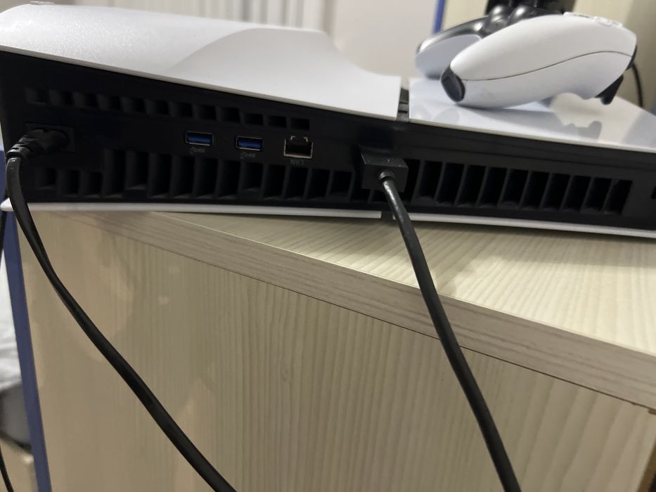 PS5 с две игри gta 5 и farming sim 25