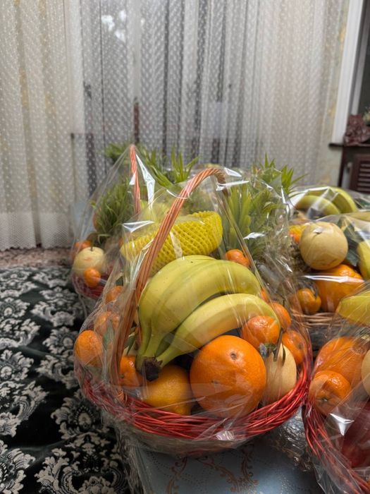 Meva va hil savatlar yangi yil bayrami uchun