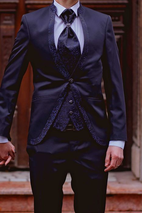 De Vanzare Costum Ceremonie Maxximus 1607