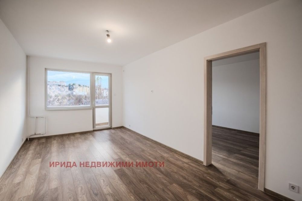 Тристаен апартамент в Младост 1