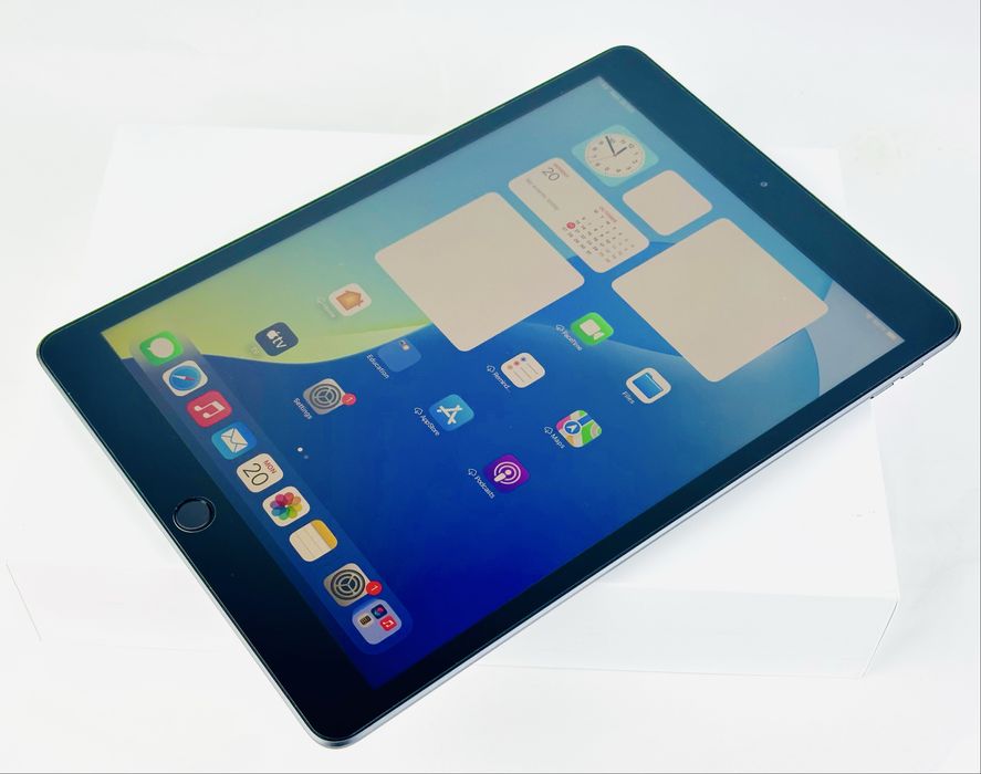 КАТО НОВ! Apple iPad 8th Gen 32GB WiFi Space Gray Гаранция!
