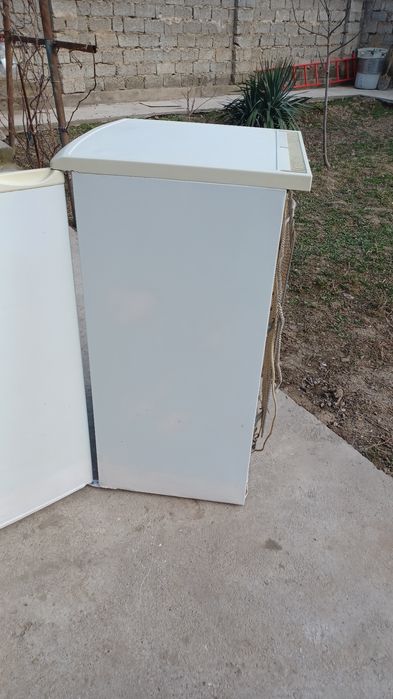 SAMSUNGхаладильник высота 1м60см в отличном состояние всё заводской