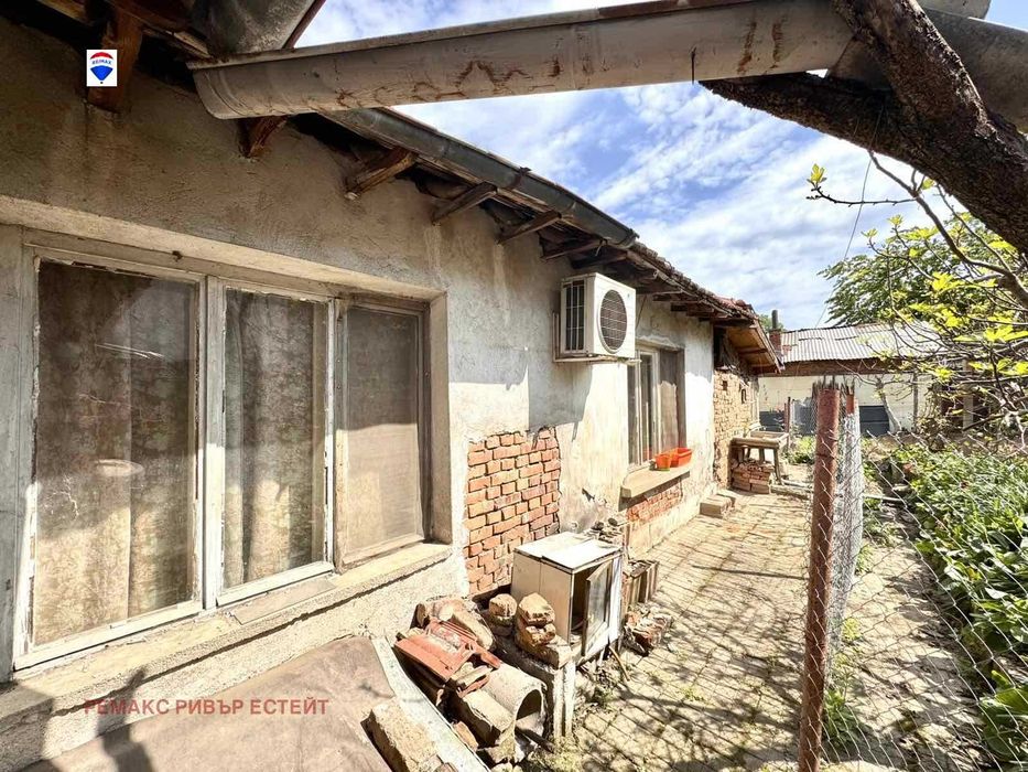 Градска къща за продажба кв. Родина 4