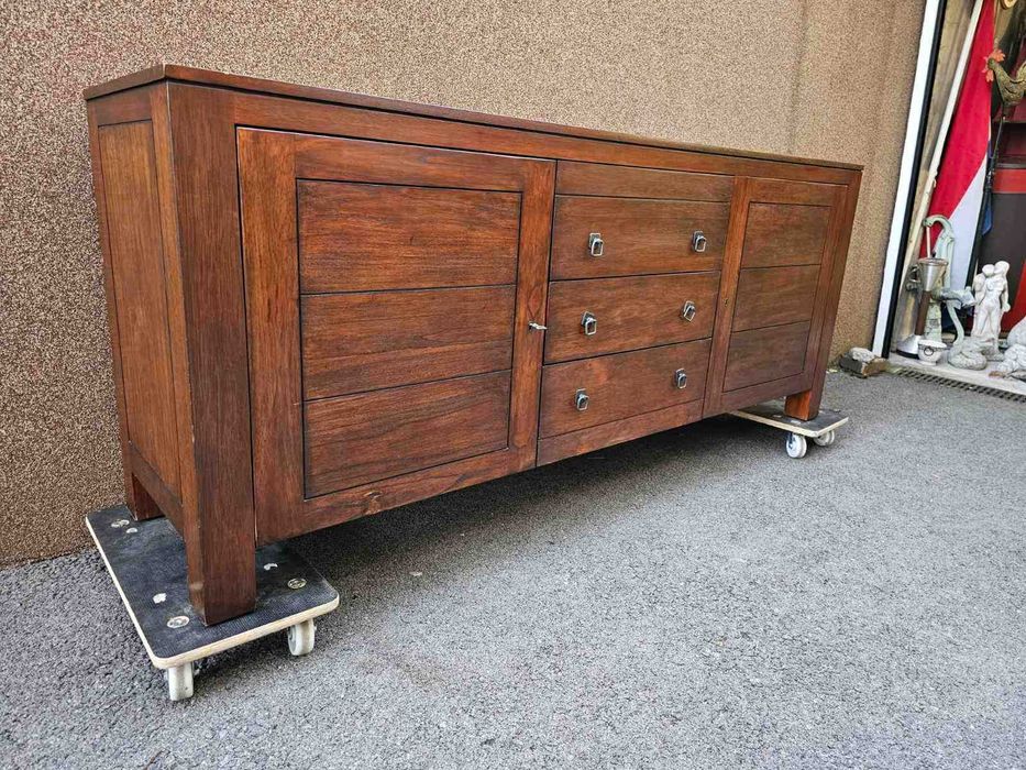 Контрабюфет изработен изцяло от масив