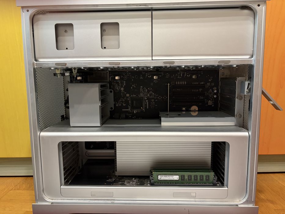 Mac Pro A1289 Xeon / SSD 256GB /