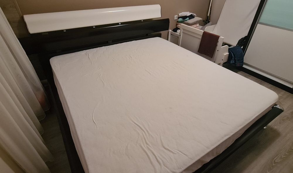 Спалня с двулицев матрак