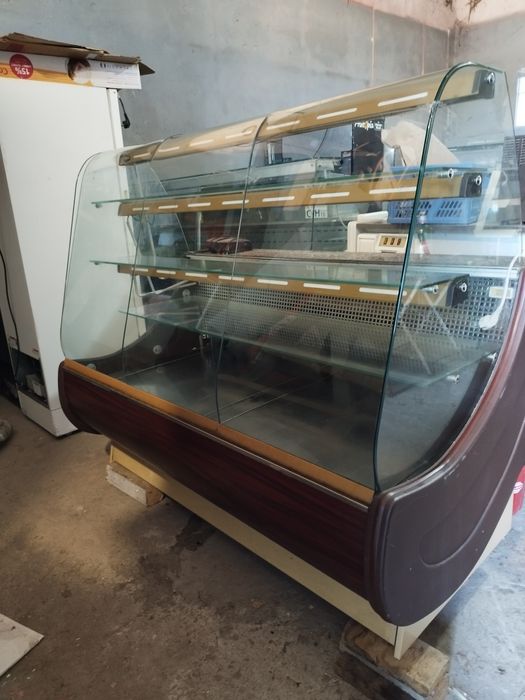 Хладилна витрина