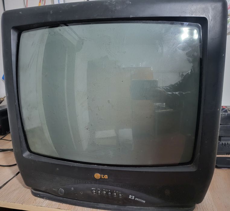 Телевизор.        .