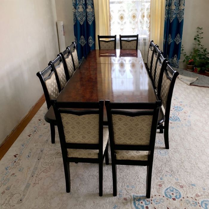 Продам стол со стульями 130000 т