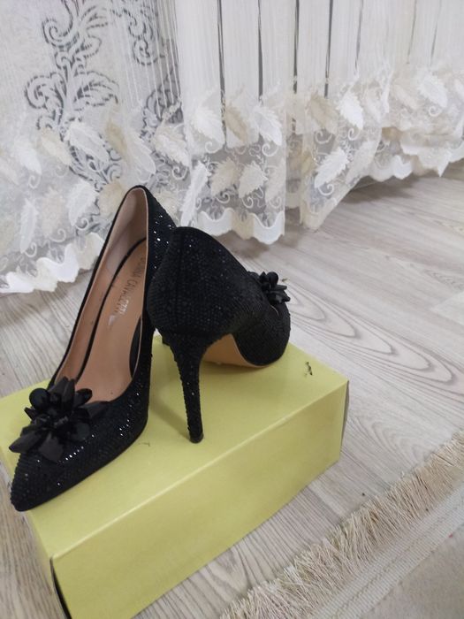 Продам женские туфли