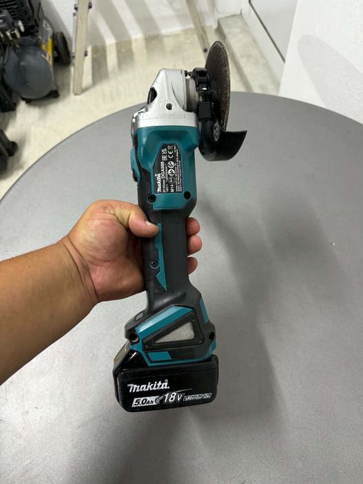 Безчетков ъглошлайф Makita 18волта