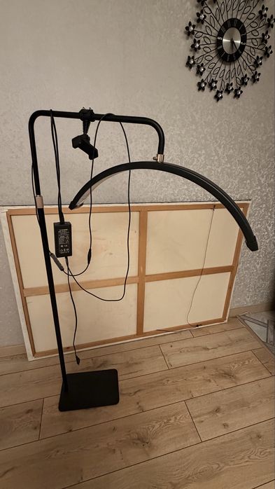 Продам кушетки, помощники, кресла , лампы