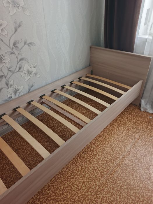 Продам кровать с матрасом