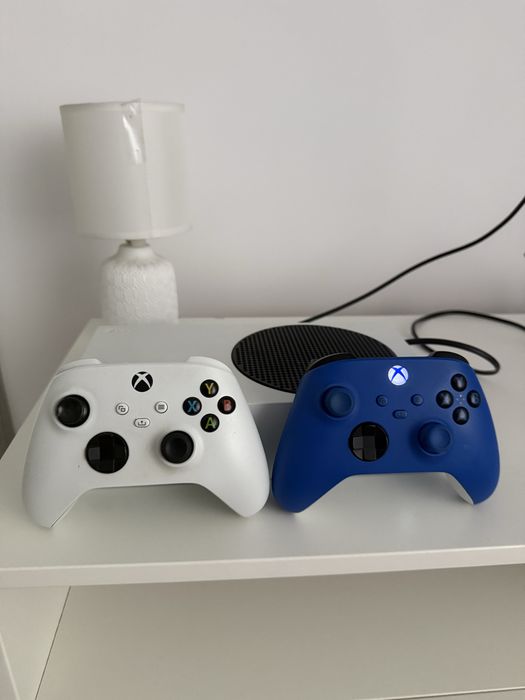 Xbox Series S in stare perfecta de functionare + 2 manete