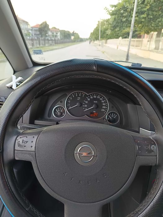 Продавам Опел Мерива 1.6 100 к.с. Z16XE