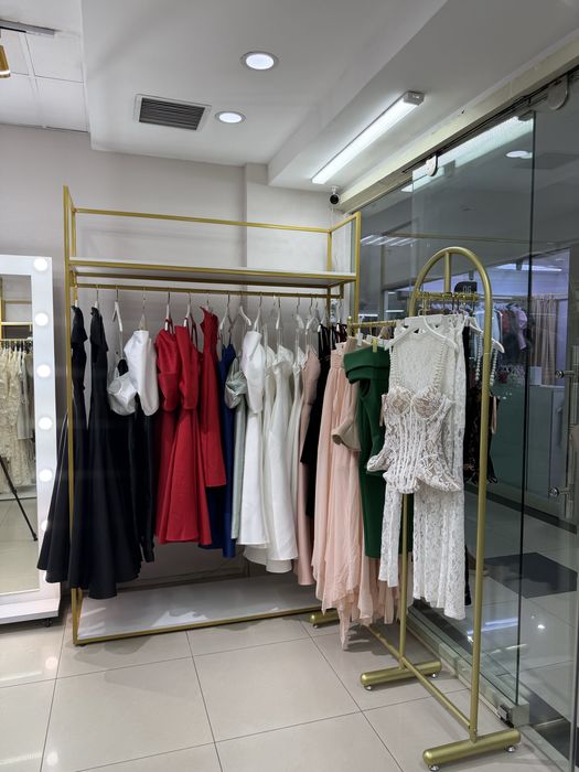 Продам оборудование для магазина одежды