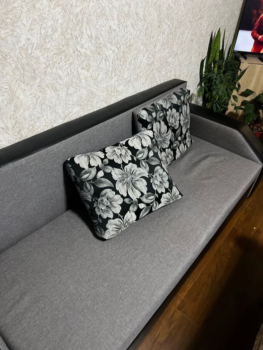 Диван с функция сън, 230 см на 85 см, 120 евро