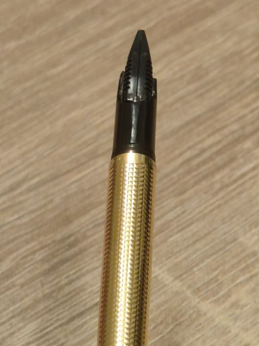 Stilou placat aur Caran d'ache fara peniță cu piston