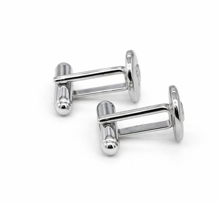 Butoni placati cu aur, cu diamante si smaralde