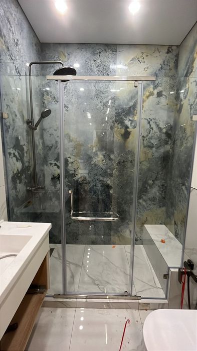 Душ кабина и зеркало