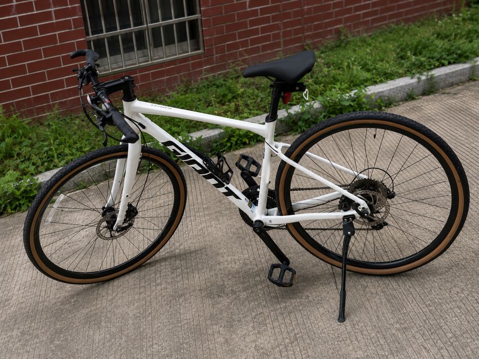 Продам Giant Revolt F2