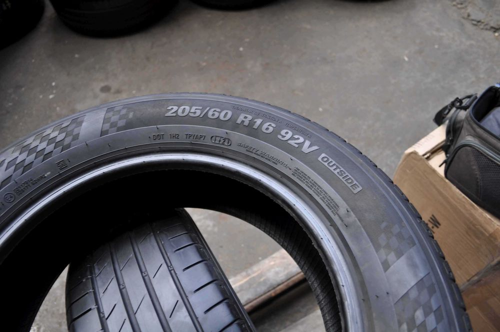 SET 2 Anvelope Vara 205/60 R16 KUMHO Ecsta PS71 92V