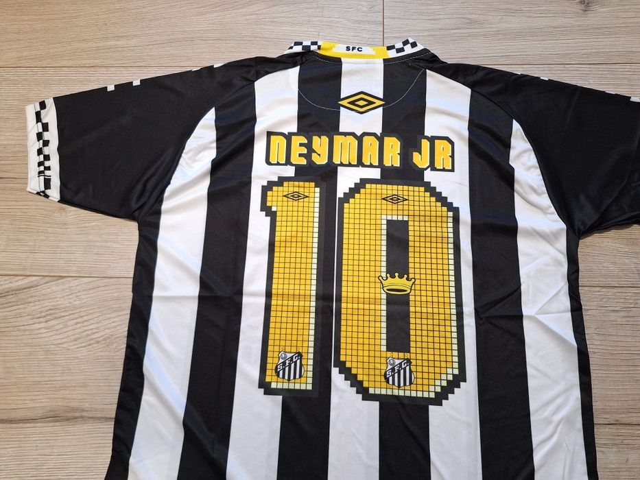 Футболна фланелка на Неймар Сантош  нов модел!!!