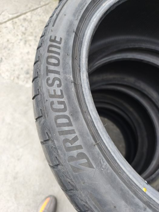 Гуми 275 40 20 Bridgestone dot22