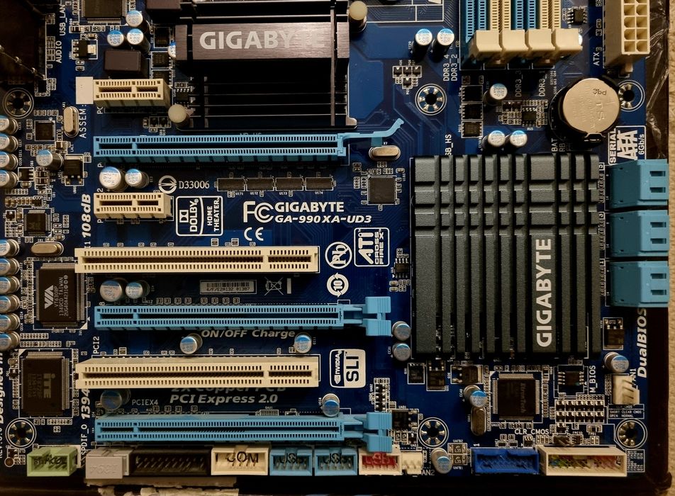 Placa de baza Gigabyte GA 990XA UD3