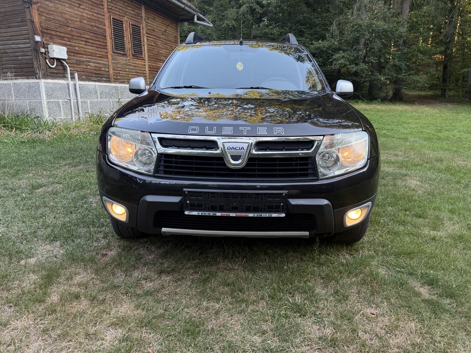 Vând Dacia  Duster