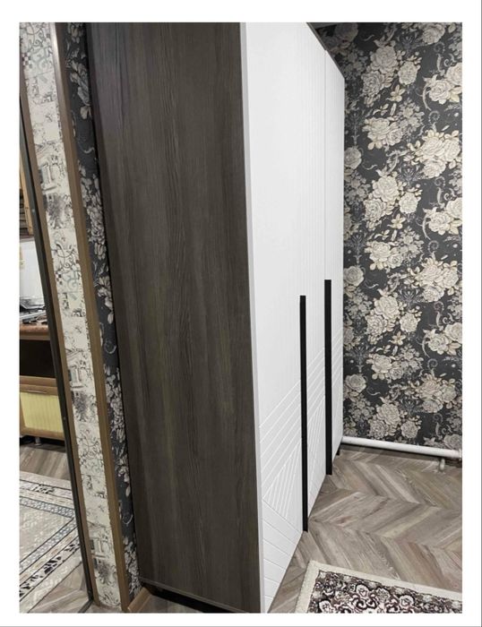 Распашной шкаф новый