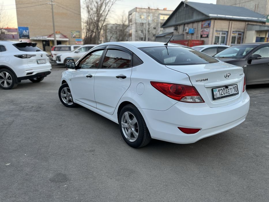 Хюндай акцент 2011 года