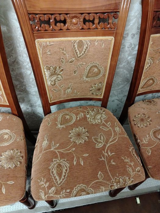 Стол со стульями