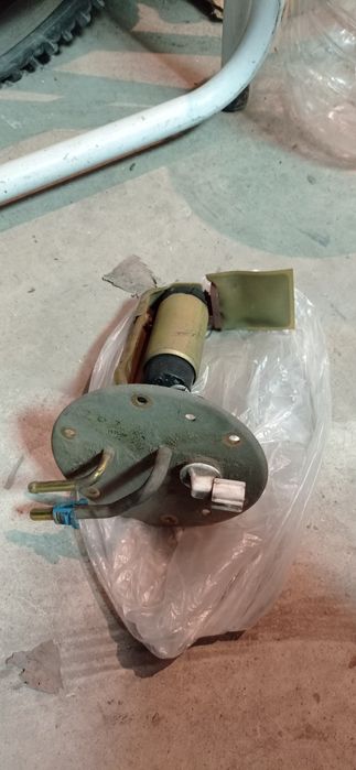 Бензинова помпа за мицубиши галант 2.0 136 коня