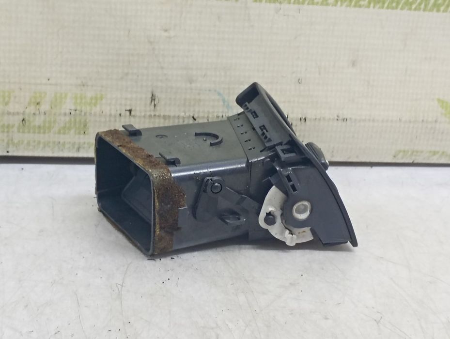 Grila ventilatie bord 8E0820902F Audi A4 B7 (2004 - 2008) 2.0 tdi 2.0 tdi BPW