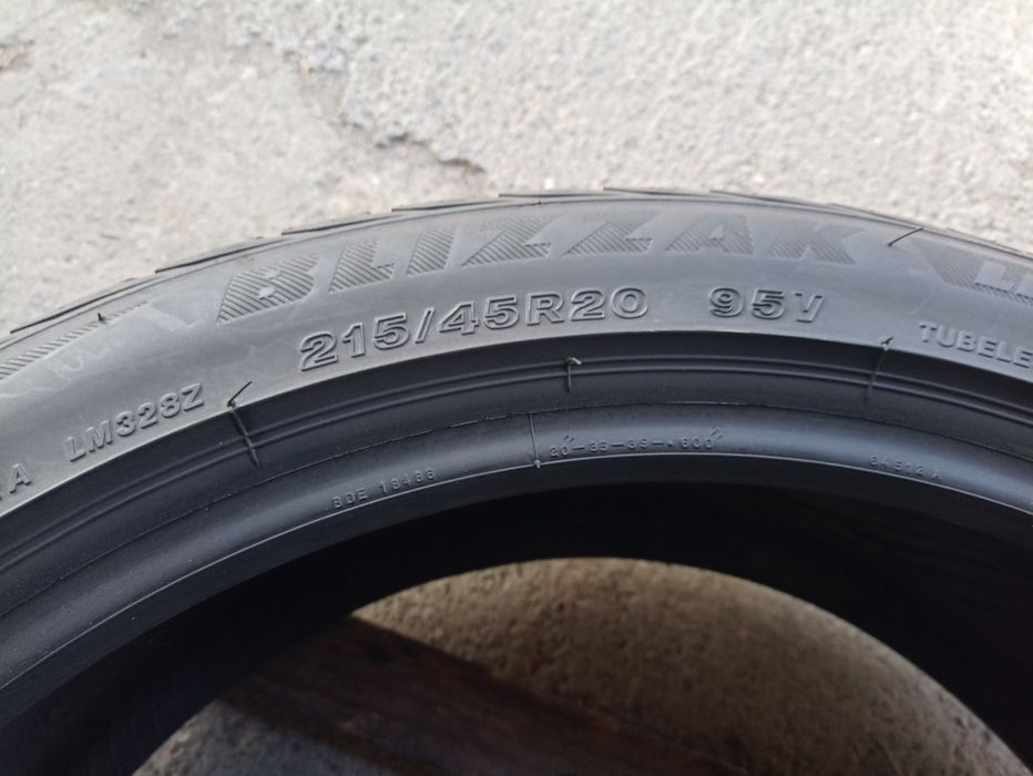 2 anvelope de iarna Bridgestone 215/45 R20 dot 3819
