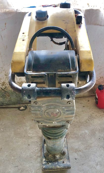 Машини под наем – Wacker трамбовка, пачи крак, виброплоча, фугорез