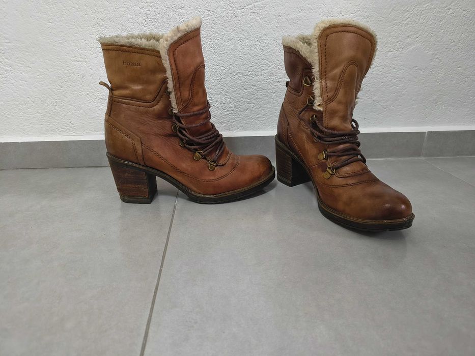 Три чифта боти и един- бели маратонки