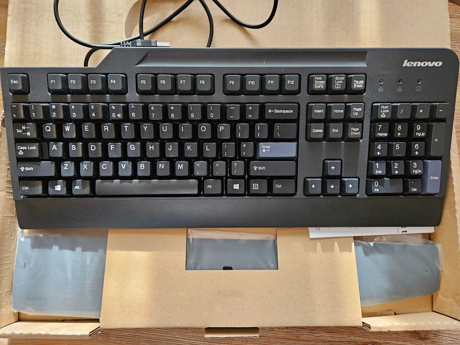 Lenovo ThinkCentr M91p-i5-2400+Monito AOC Led 20"+Tastatura Lenovo,Noi