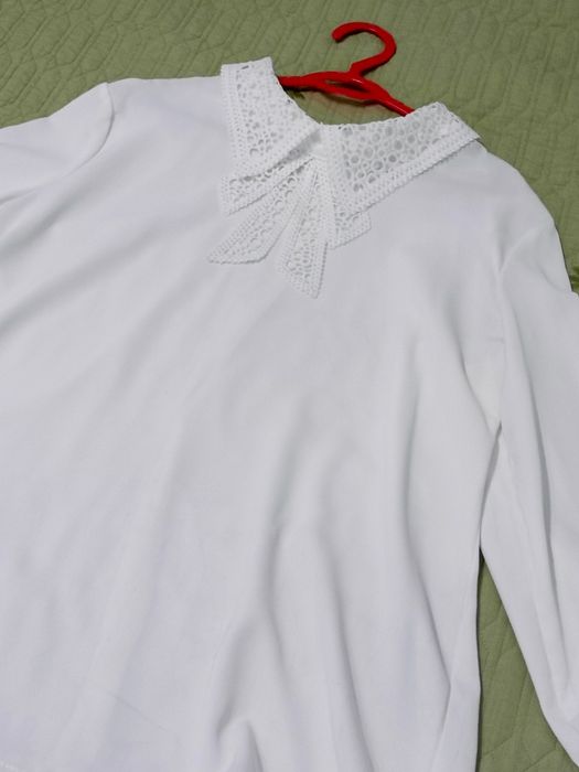 Женская белая блузка