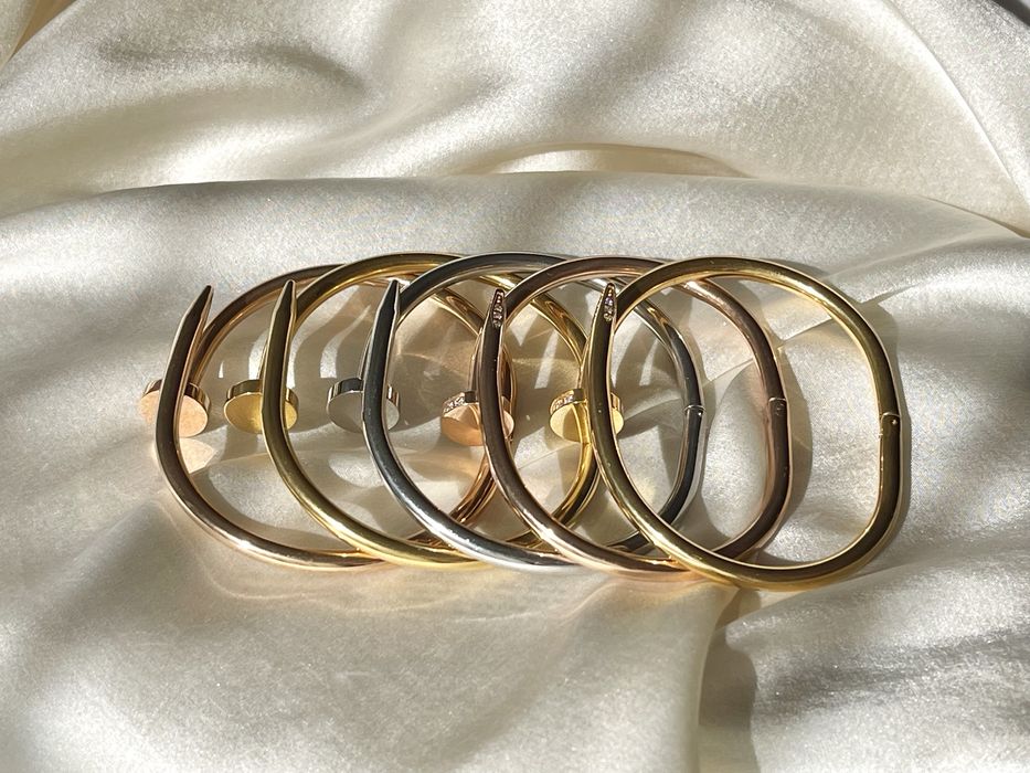 Дамски стоманени гривни пирон Carrtier