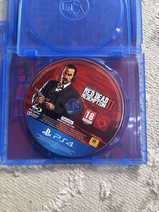 Продам PS4 Pro + 4 игры — рабочая, торг